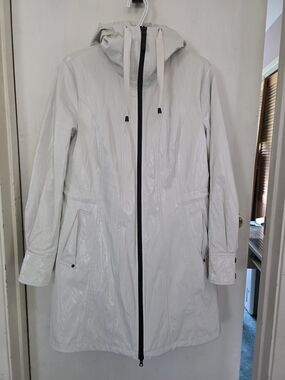 Light Cream Hooded Rain Coat with Black Zipper